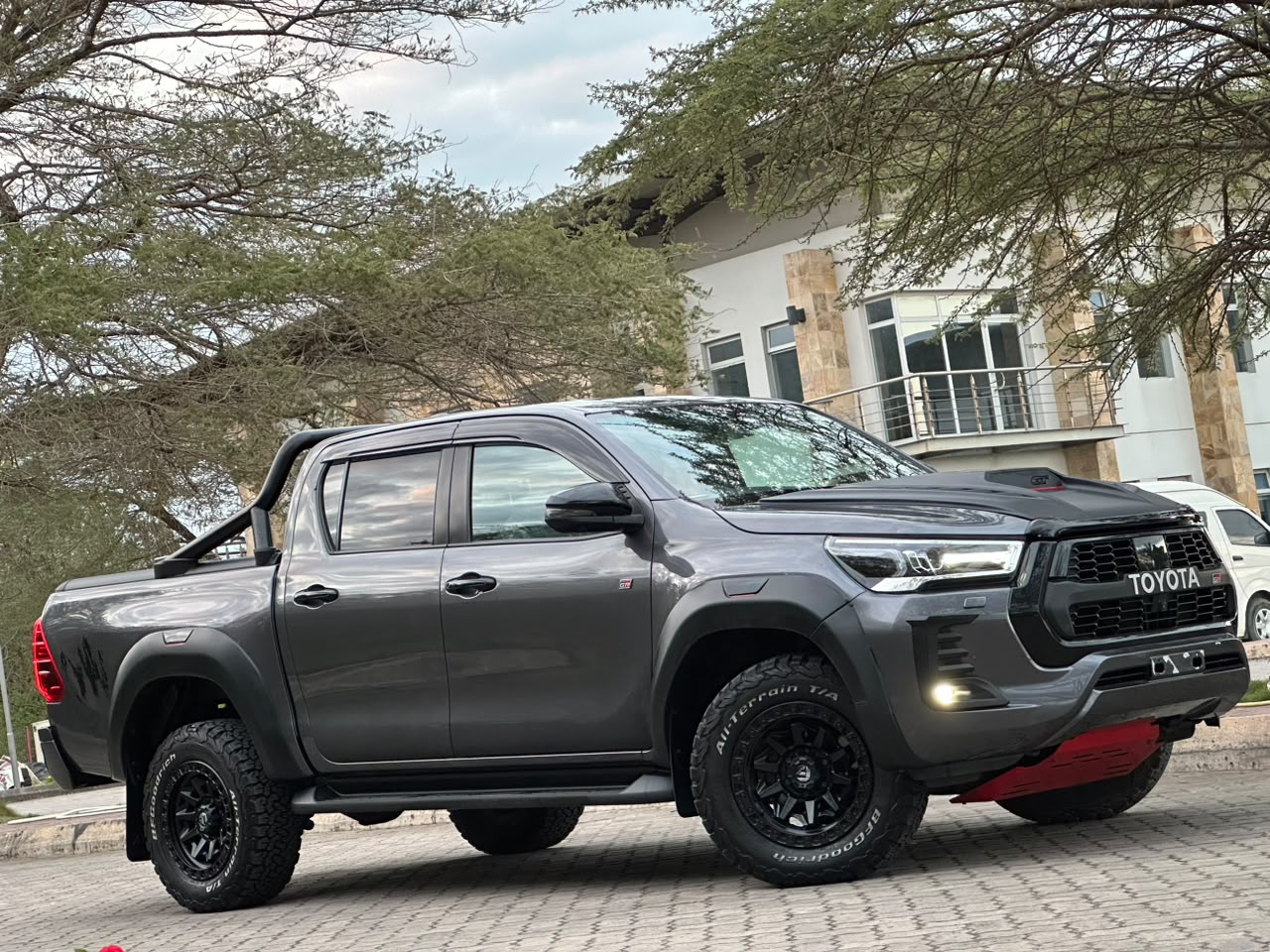 TOYOTA HILUX DOUBLE CABIN